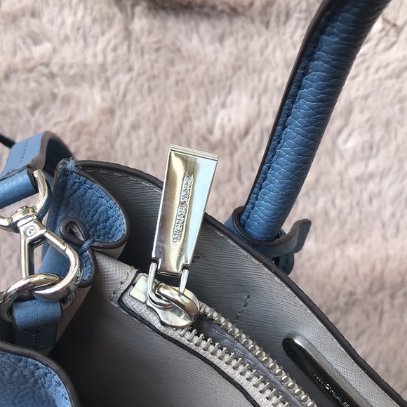 Michael Kors mini crossbody leather bag - Picture 13 of 15